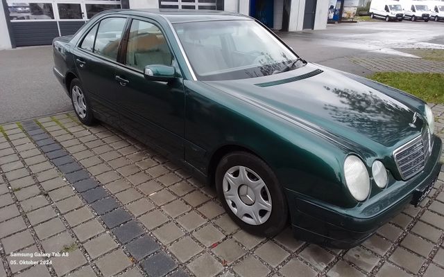 Mercedes-Benz E 200 CLASSIC