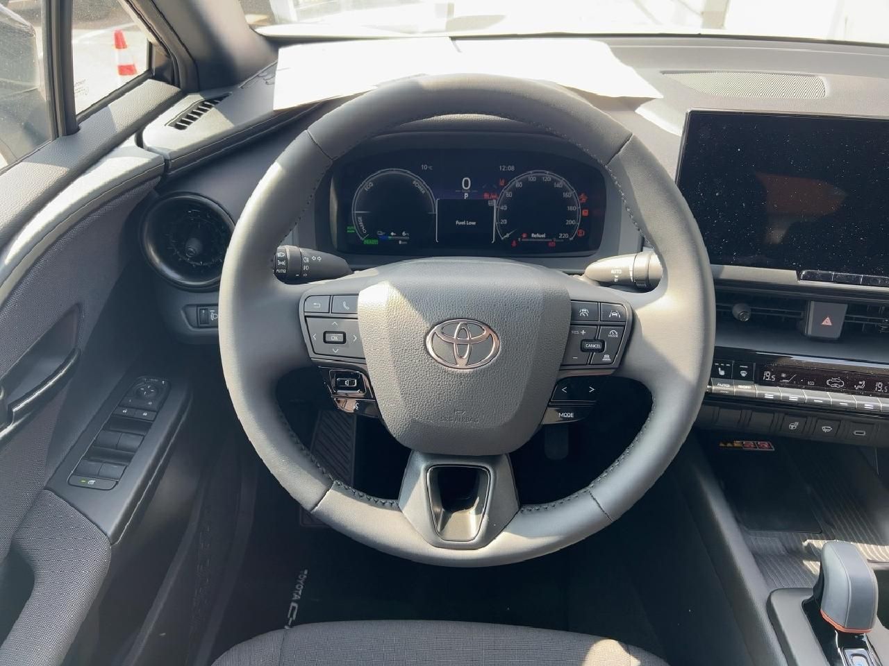 Fahrzeugabbildung Toyota C-HR Plug-In Hyb. FWD Black and White