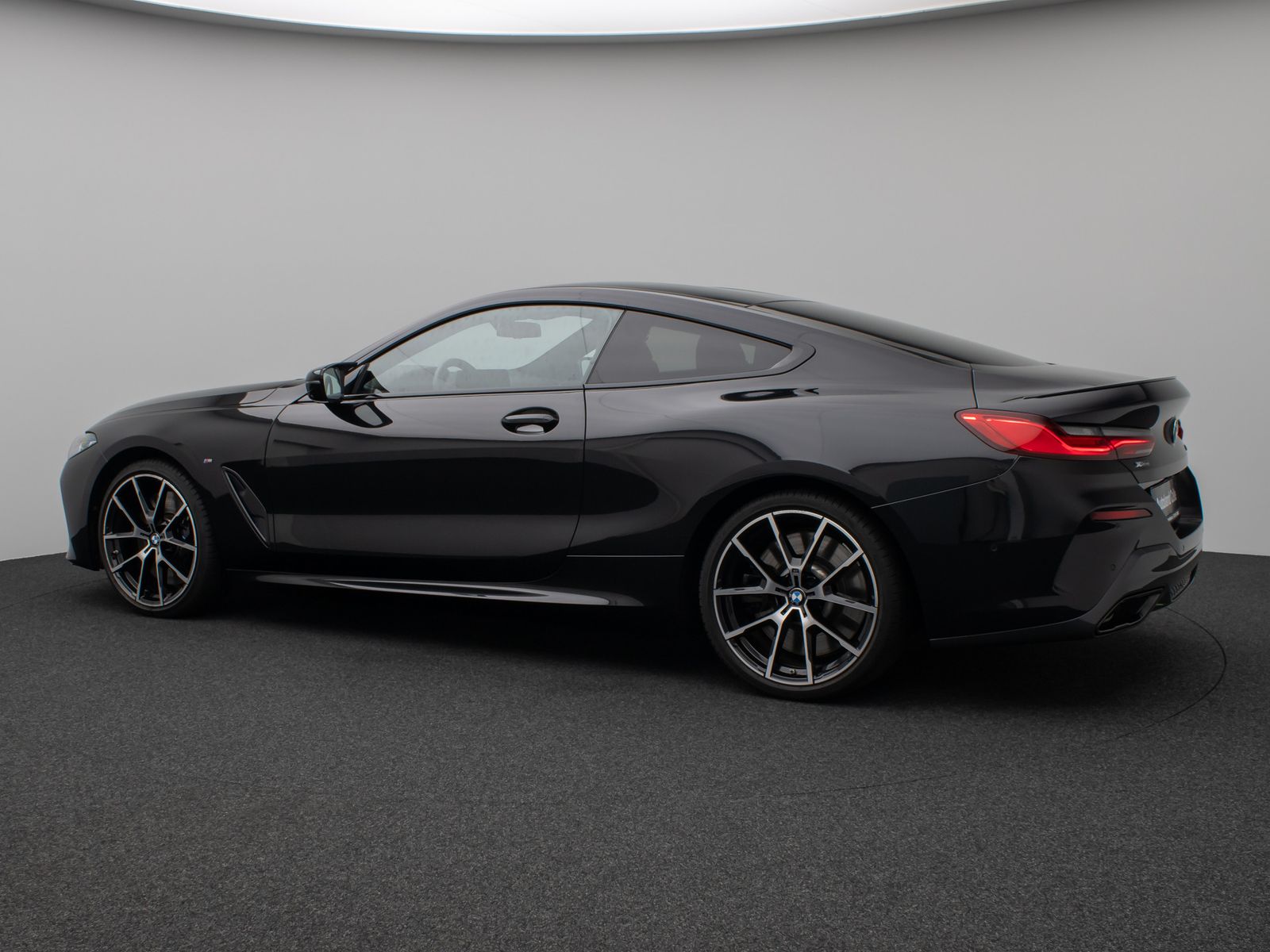 Fahrzeugabbildung BMW M850i xD Coupé 360°Laser HUD SoftCl Komfort 20"