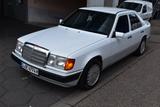Mercedes-Benz W124 E200 AUTOMATIK LIMO TOP ZUSTAND OLDTIMER - Mercedes-Benz W124 aus dem Jahr 1992