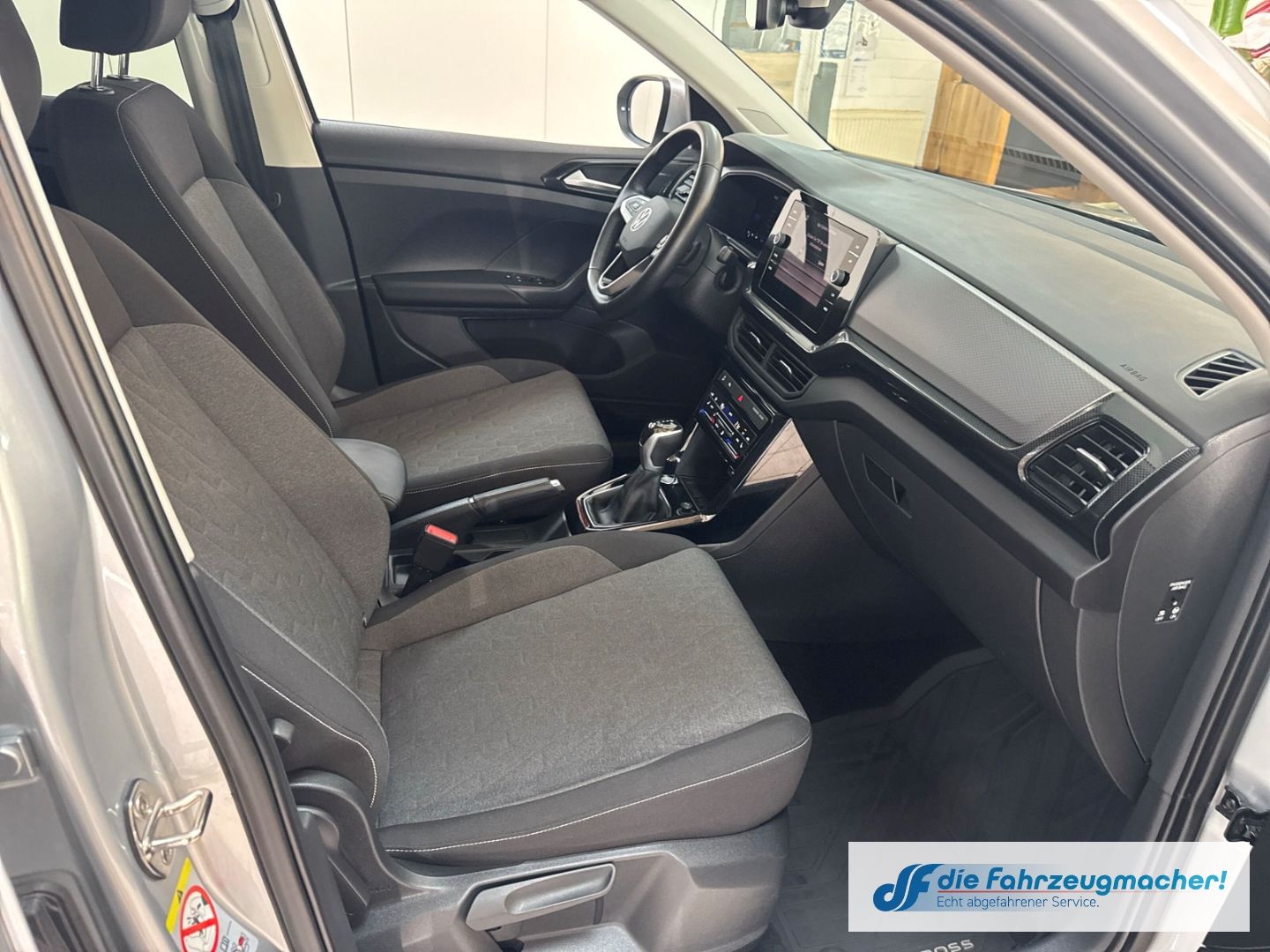 Fahrzeugabbildung Volkswagen T-Cross 1.0 TSI 85 kW Life Digitales Cockpit LED
