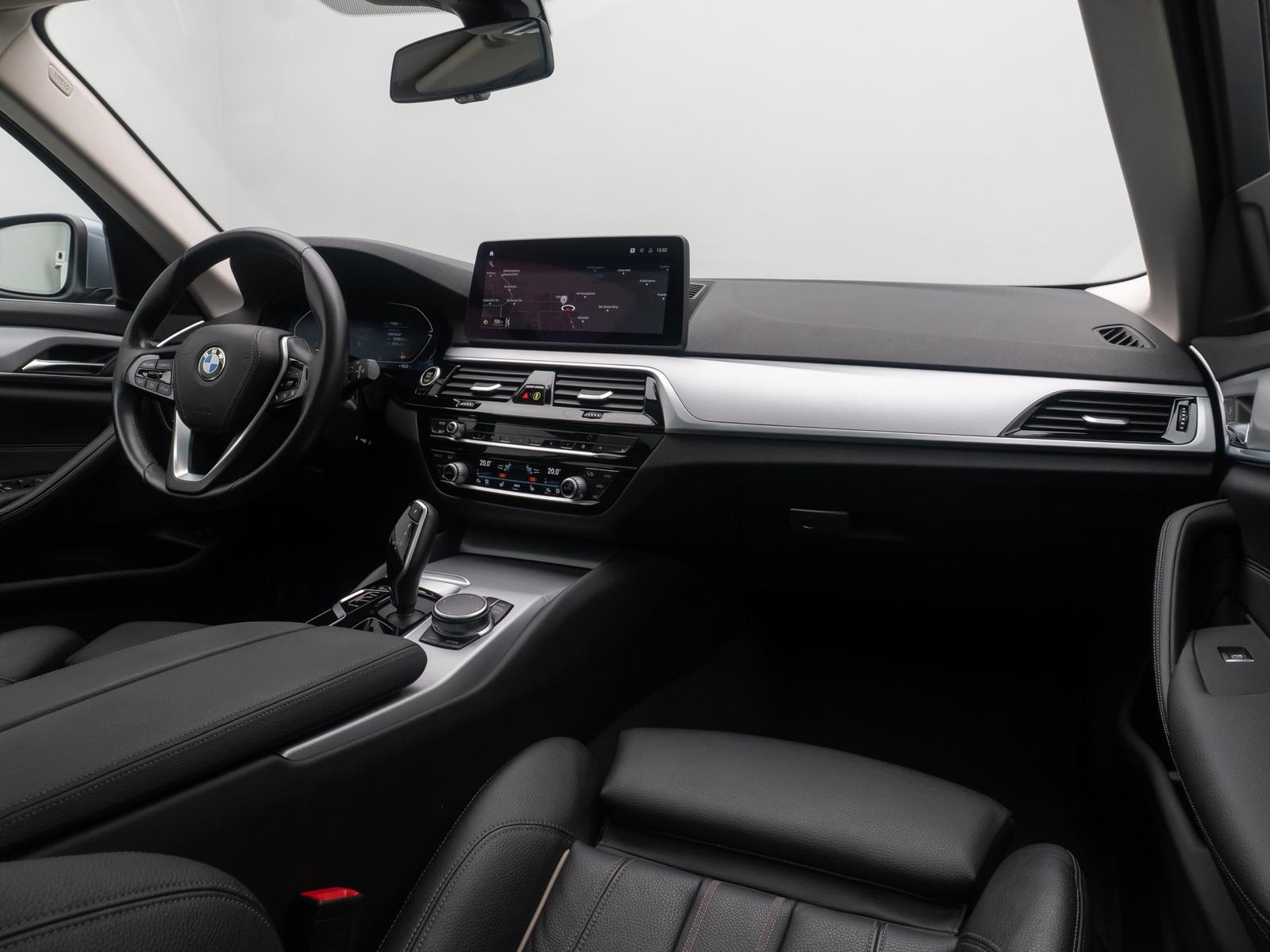 BMW 520d Kamera HUD Alarm Panorama DAB Leder Sport