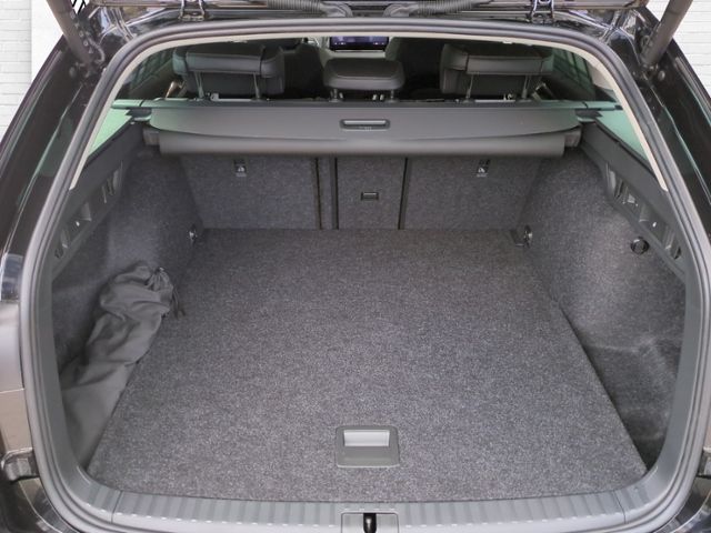Fahrzeugabbildung SKODA Octavia Combi 2.0 TSI Tour 4x4 DSG MATRIX AHK AC