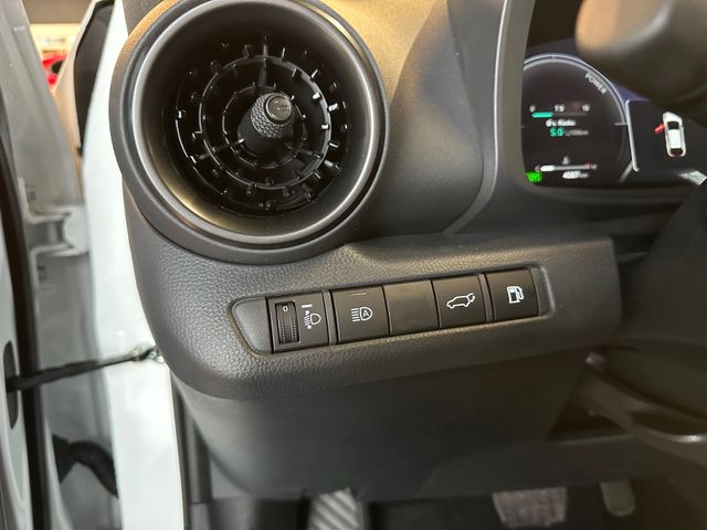 Toyota C-HR Hybrid FWD 2,0 L Black&White