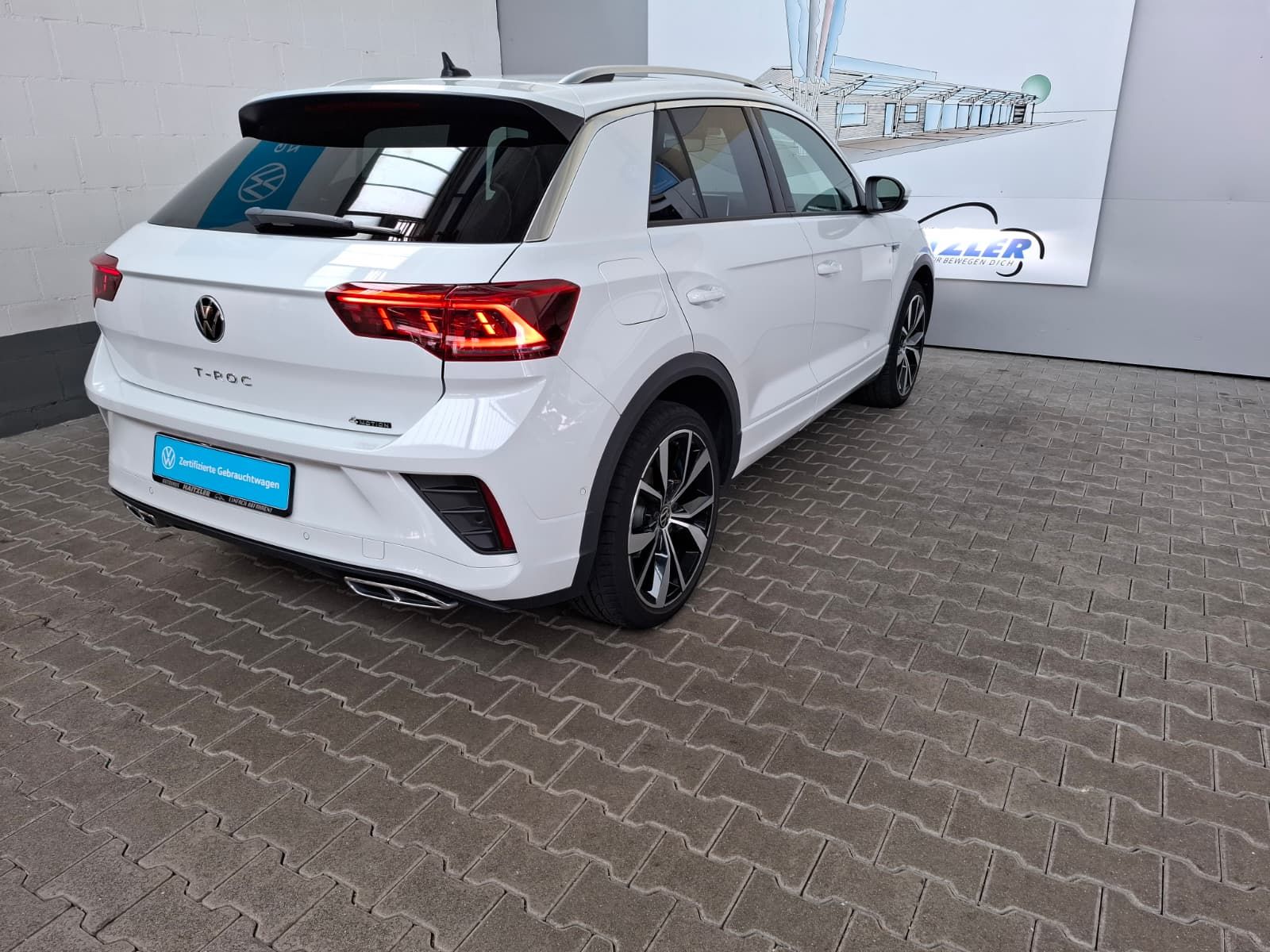 Fahrzeugabbildung Volkswagen T-Roc R-Line 2,0 TDI DSG 4Motion + IQ.Drive+Navi
