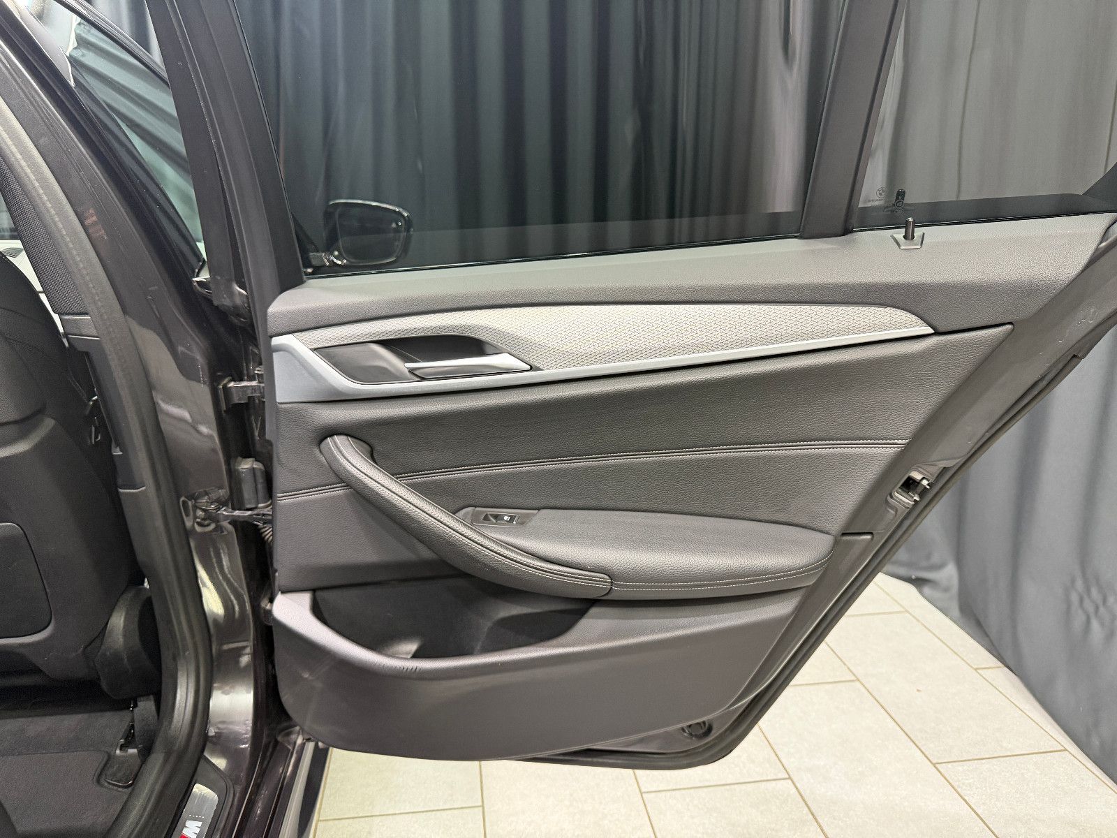 Fahrzeugabbildung BMW 540i Touring xDrive M Sport|HIFI|HuD|PANO|KEYLES