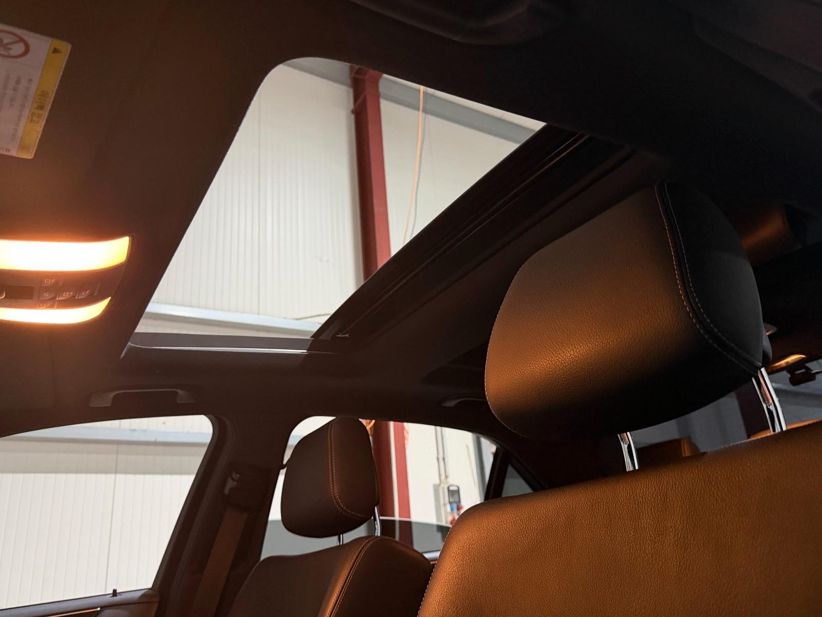 Mercedes-Benz E 300 Limousine E 300 CGI BlueEfficiency 4Matic