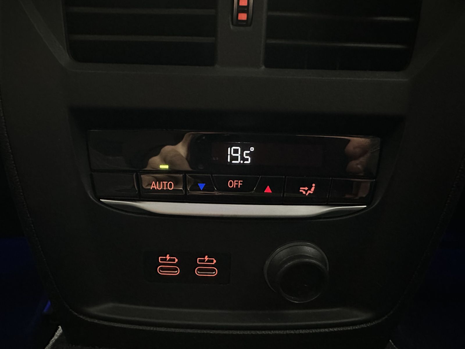 Fahrzeugabbildung BMW 330i Touring Sport-Line NAV+LED+SHZ+HiFi+AHK+VC