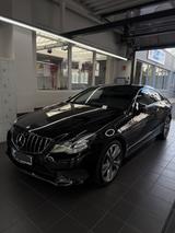 Mercedes-Benz E 250 Coupe 7G-Tronic*360 Grad Kamera*Teilleder - Mercedes-Benz E 250 in Düsseldorf