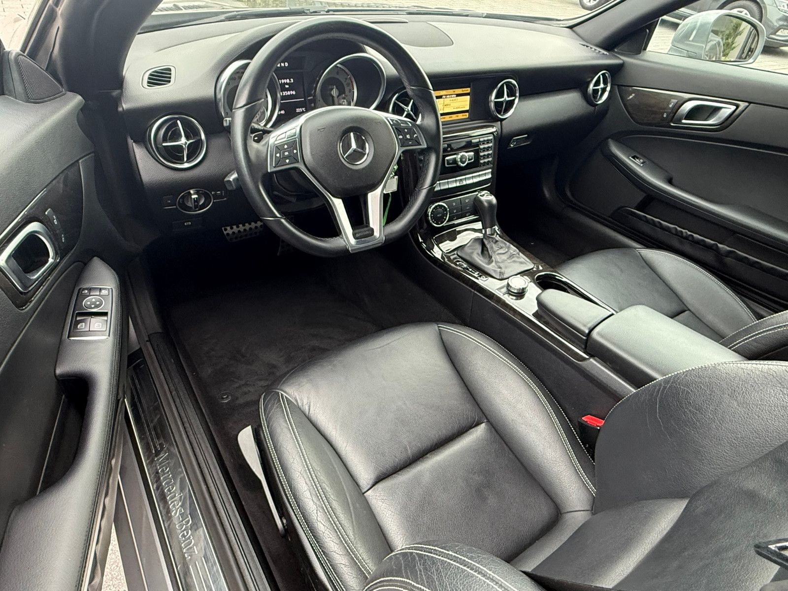 Fahrzeugabbildung Mercedes-Benz SLK 200 Roadster NAVI KLIMA LEDER AIRSHAFT PDC