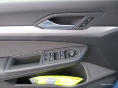 VW Golf VIII Var. 2.0 TDI Life DSG FACELIFT LED Ahk VW Golf VIII Var. 2.0 TDI Life DSG FACELIFT LED Ahk