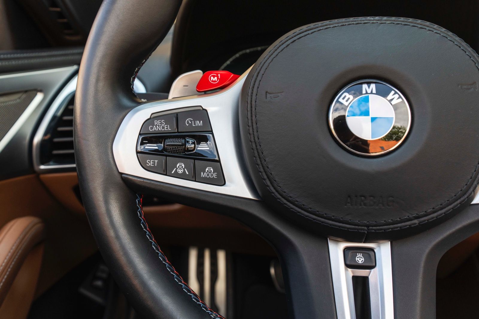 Fahrzeugabbildung BMW M8 Cabrio Competition LASERLICHT HUD H&K 360° M