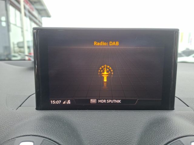 Audi Q2 30 TFSI design °S Line°LED°Navi°SHZ°PDC°AAC°