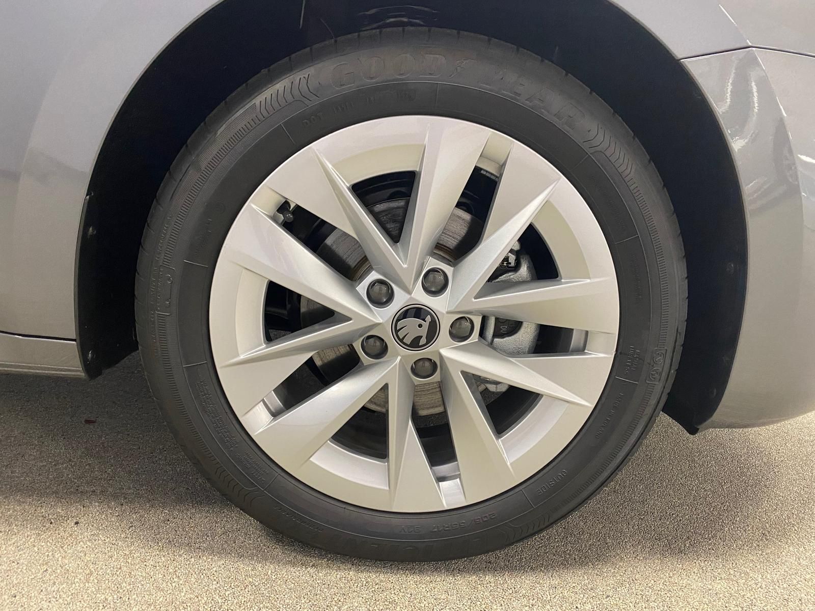 Fahrzeugabbildung SKODA Octavia 2.0 TDI DSG Selection AHK+5J GAR+APP+ACC