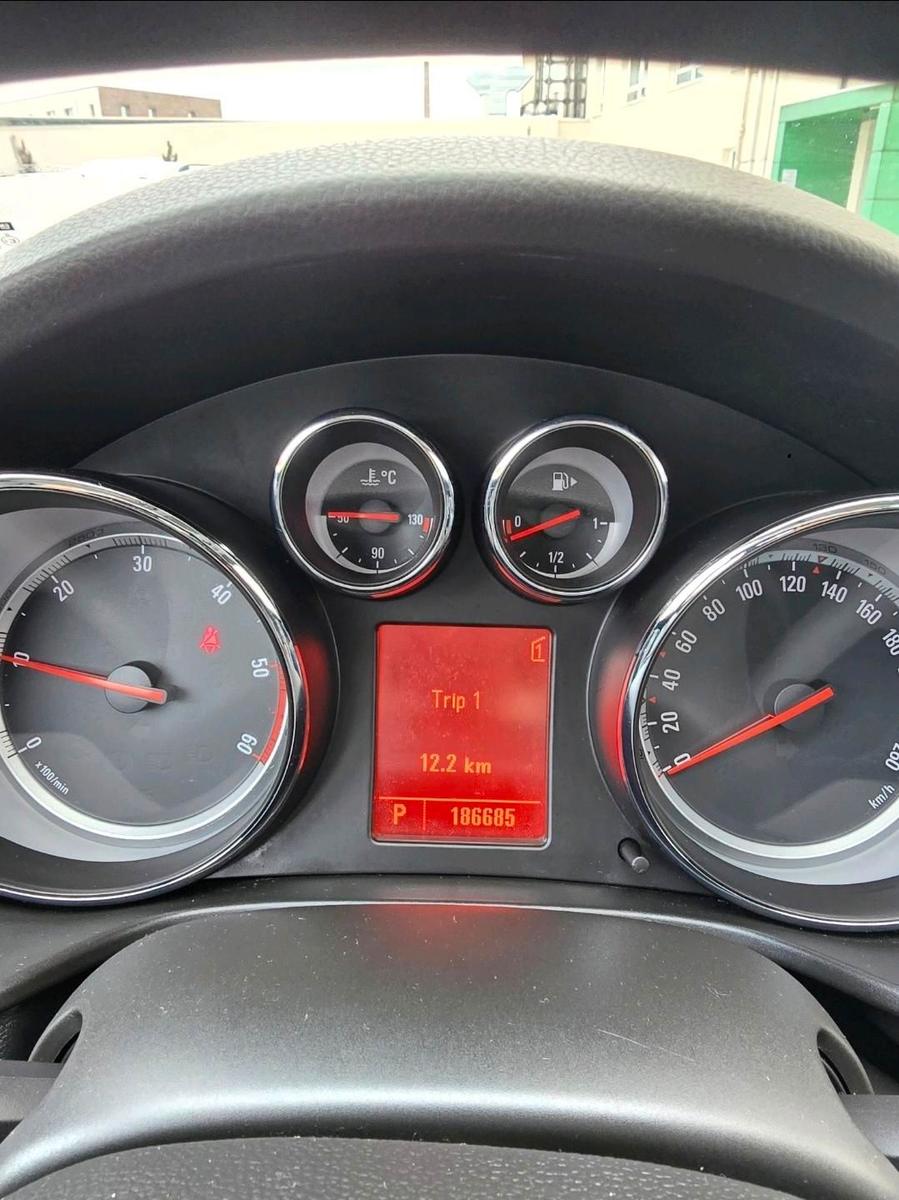 Opel Insignia 2009 — photo 9