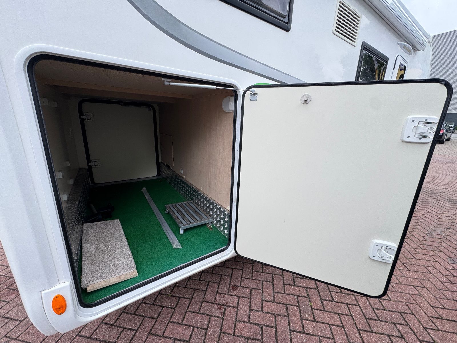 Fahrzeugabbildung Forster I 699 EB 4.4 TONNEN SOLAR LITHIUM WINTER PAKET
