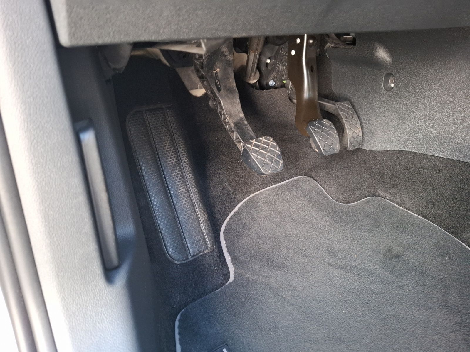 Fahrzeugabbildung Volkswagen T-Cross TSI Life AHK AID Climatronic ACC RFK SH