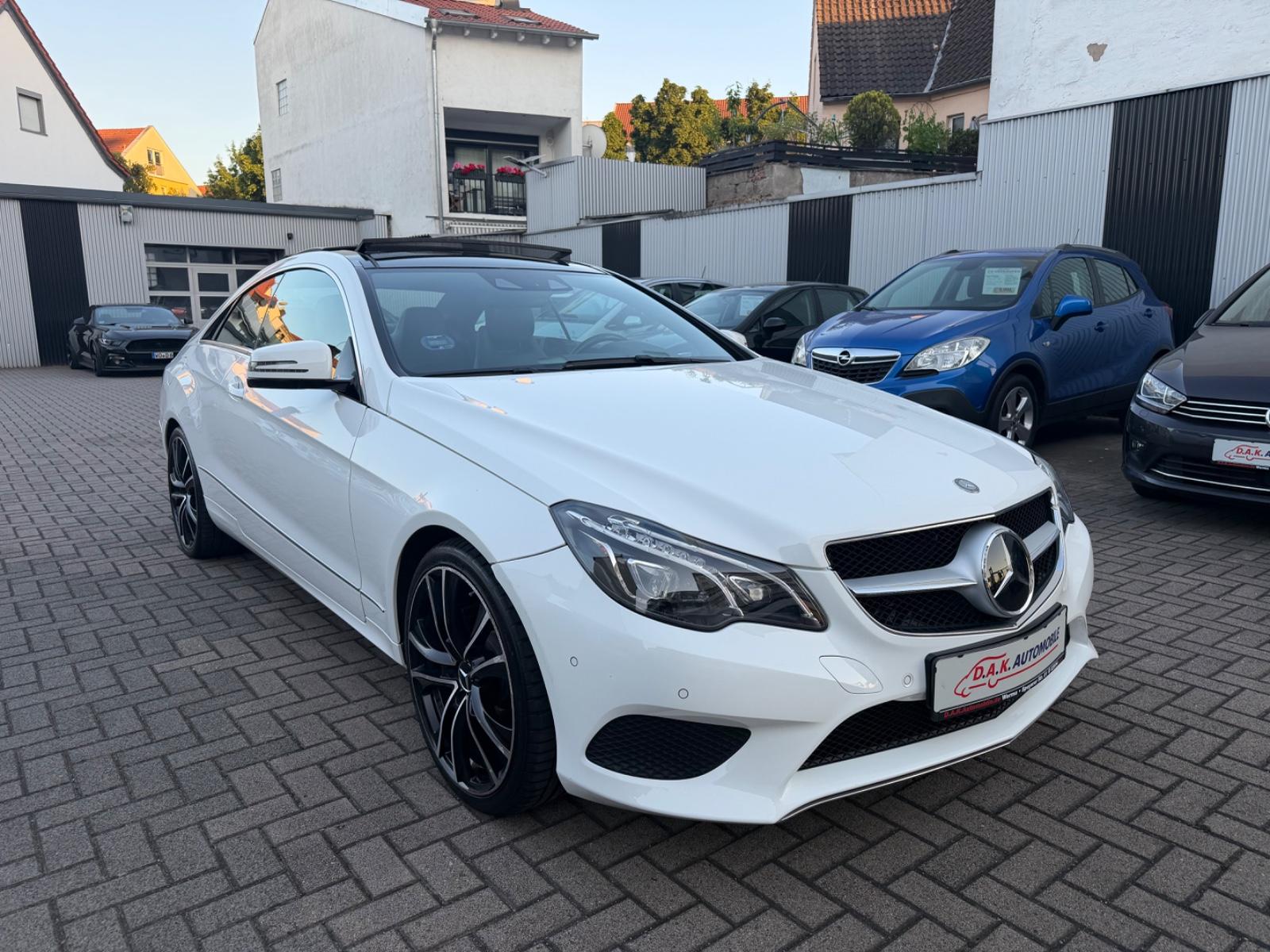 Mercedes-Benz E 200 E Coupe 2.Hand+PDC+Elektr. Sitze+Heckrollo
