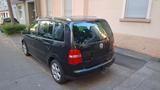 Volkswagen Touran 1.6 FSI Automatik Basis - Volkswagen Touran mit Benzin-Antrieb: Kleinbus, Automatik, 1.6