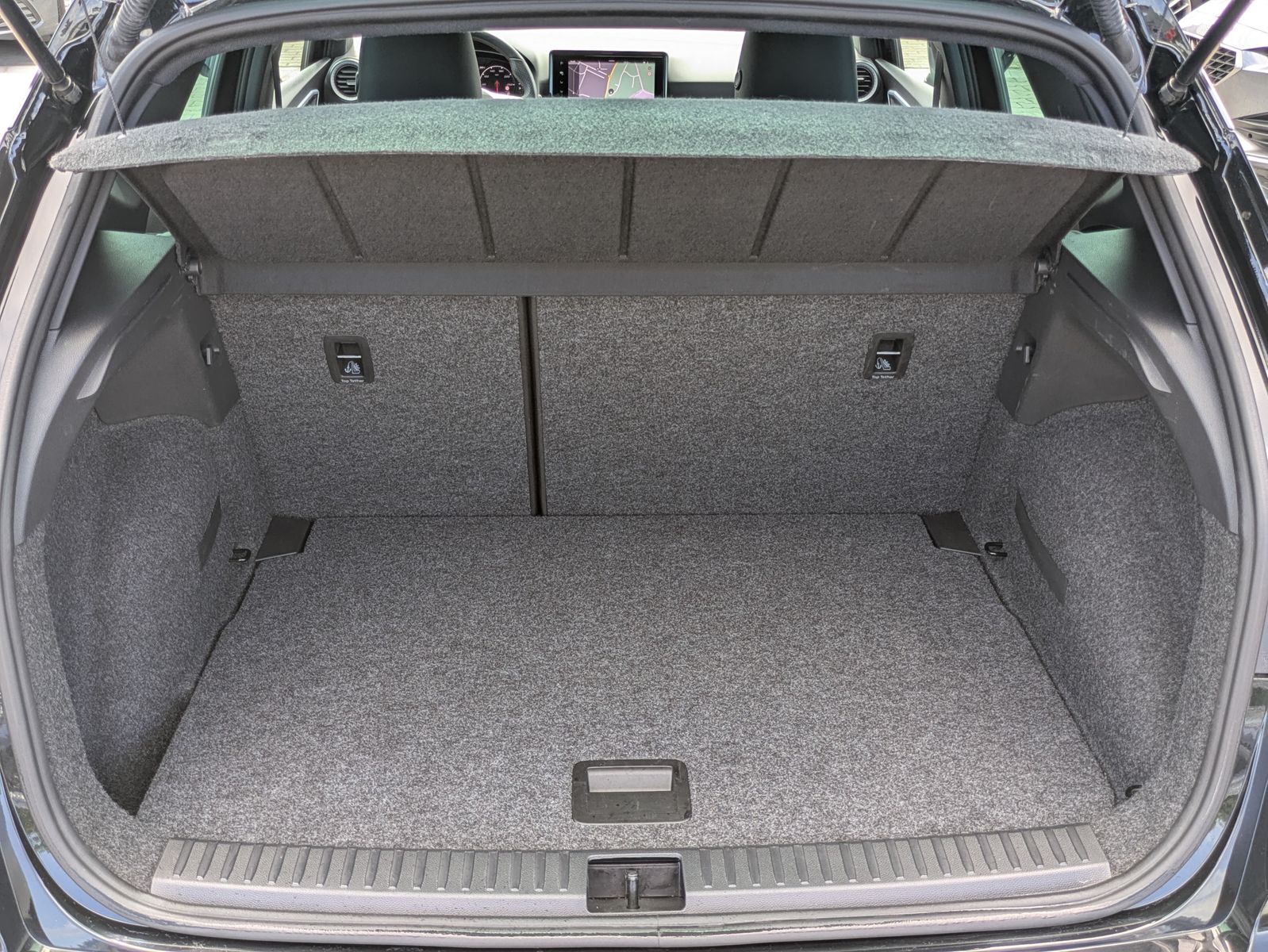 Fahrzeugabbildung SEAT Arona 1.0 TSI FR DSG AHK*ACC*LED*APP*DAB*KAMERA