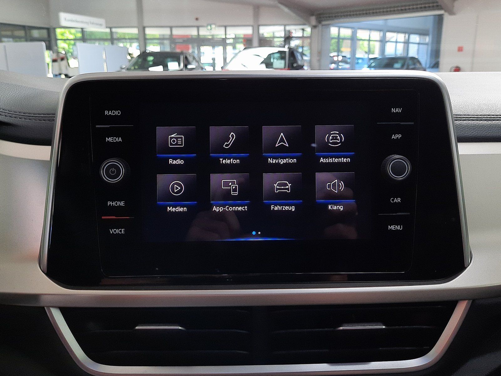 Fahrzeugabbildung Volkswagen T-Roc Move TSI *Standhzg*Cam*Navi*PDC*LED*ACC*