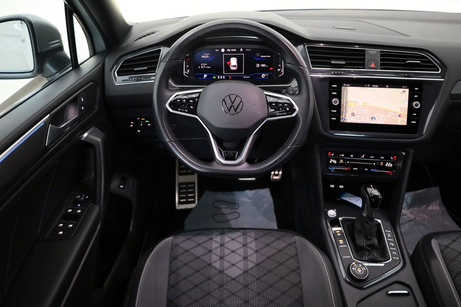 Fahrzeugabbildung Volkswagen Tiguan Allspace R-Line 4M LED,Navi,PDC,AHK
