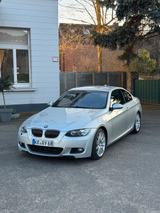 BMW 325i M-Paket ab Werk, Aktivlenkung. SHZ - BMW 325 in Düsseldorf