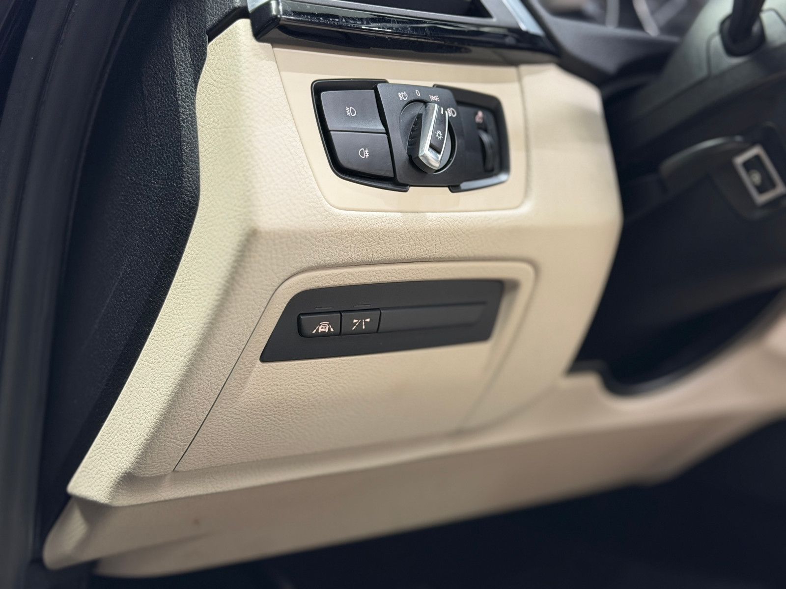 Fahrzeugabbildung BMW 335d xDrive Limo M Sport|H&K|PANO|HuD|VOLL