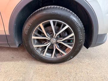 Volkswagen Tiguan - 12