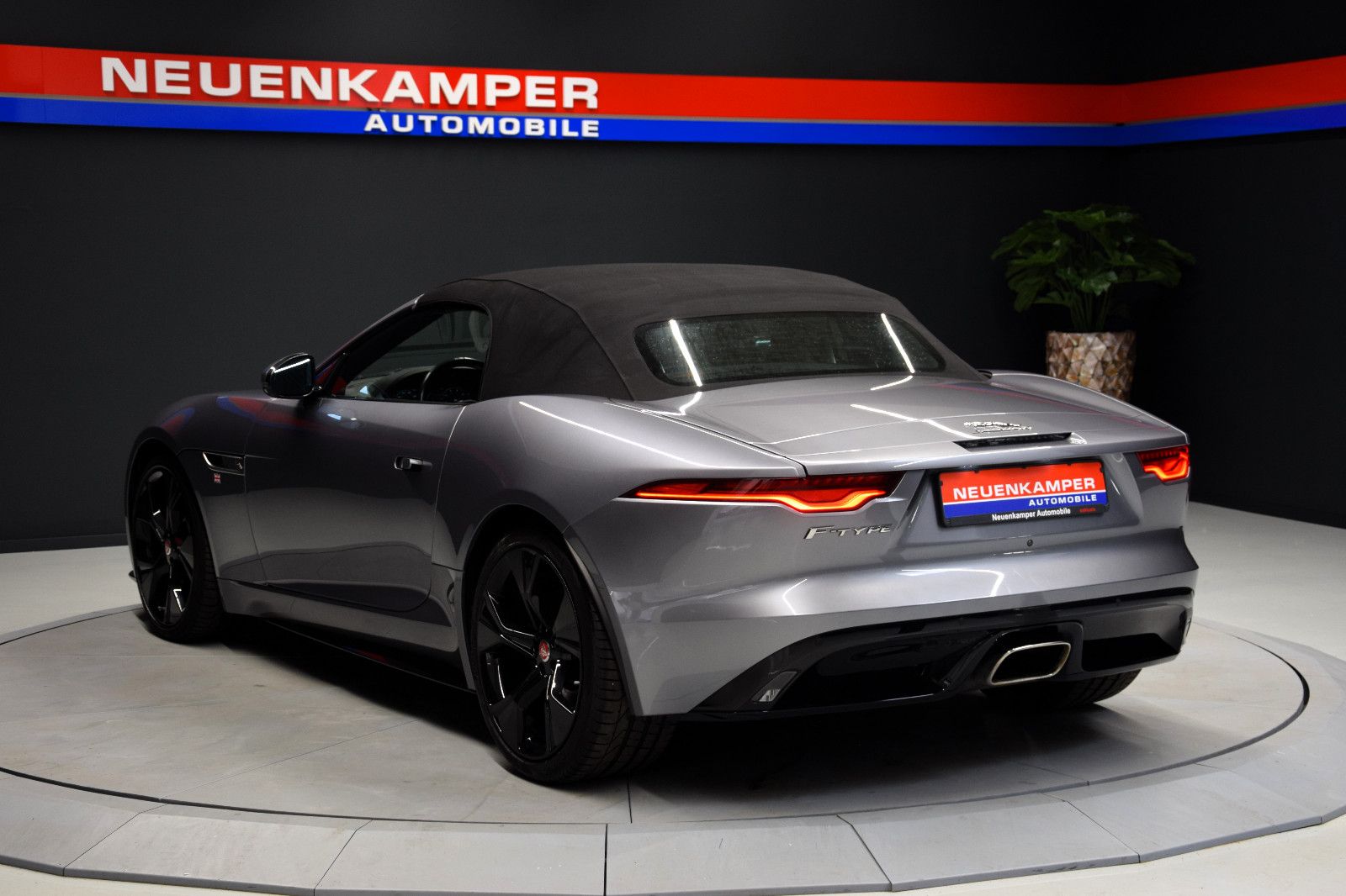 Fahrzeugabbildung Jaguar F-Type Cabriolet R-Dynamic Perf.AGA Temp. Kamera
