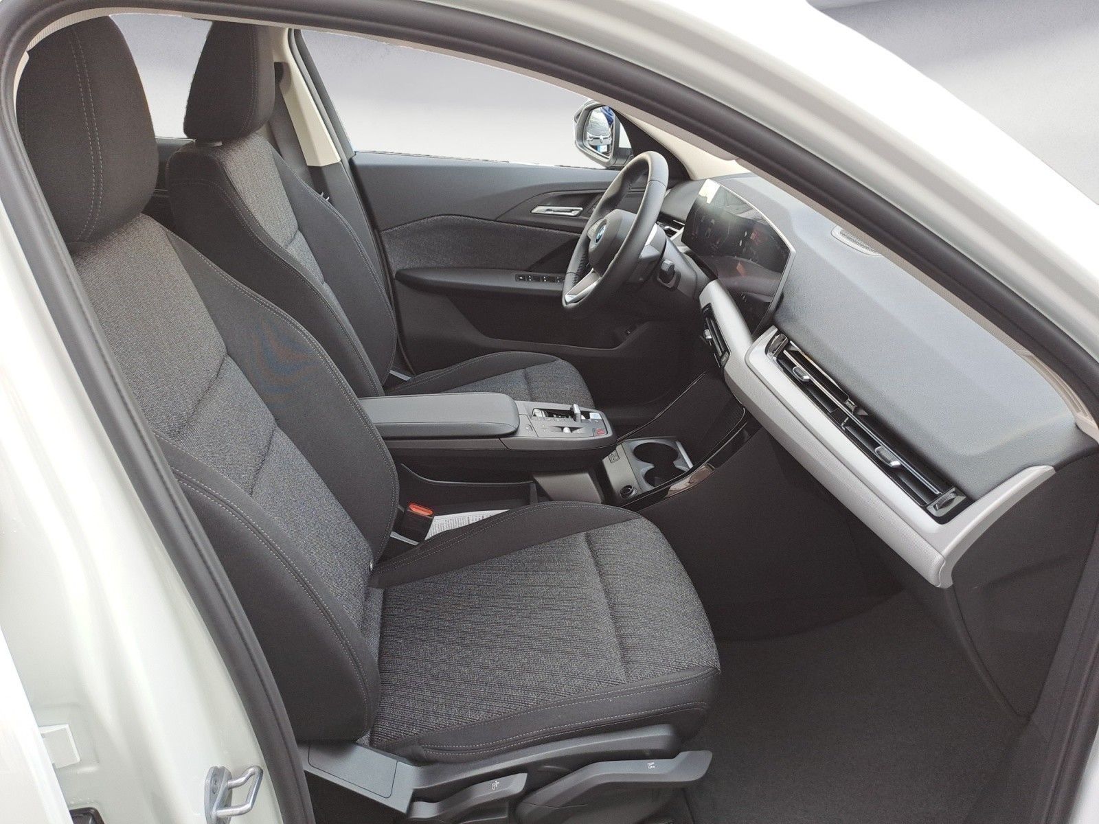 BMW iX2 - Bild 9