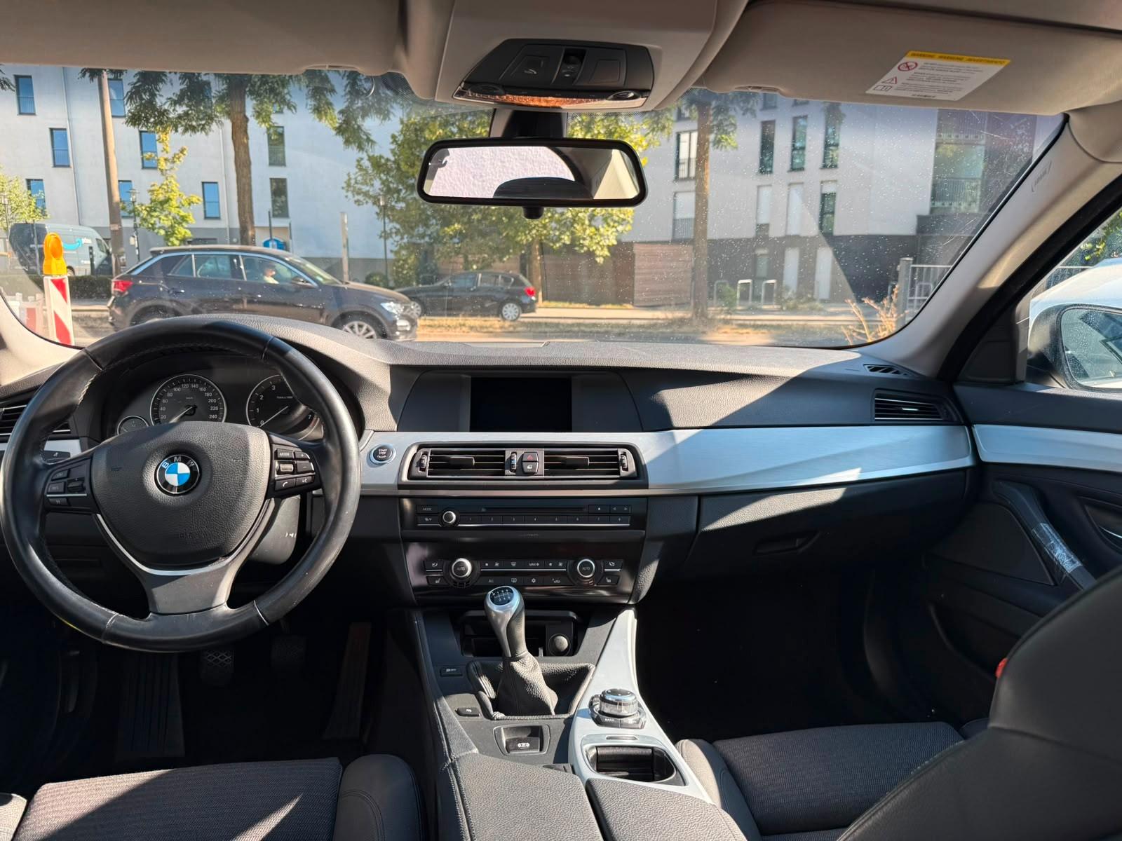 BMW 523 | 204 ch | BVM |  | TOIT OUVRANT- XENON TOIT OUVRANT - 1ERE MAIN - CARNET COMPLET