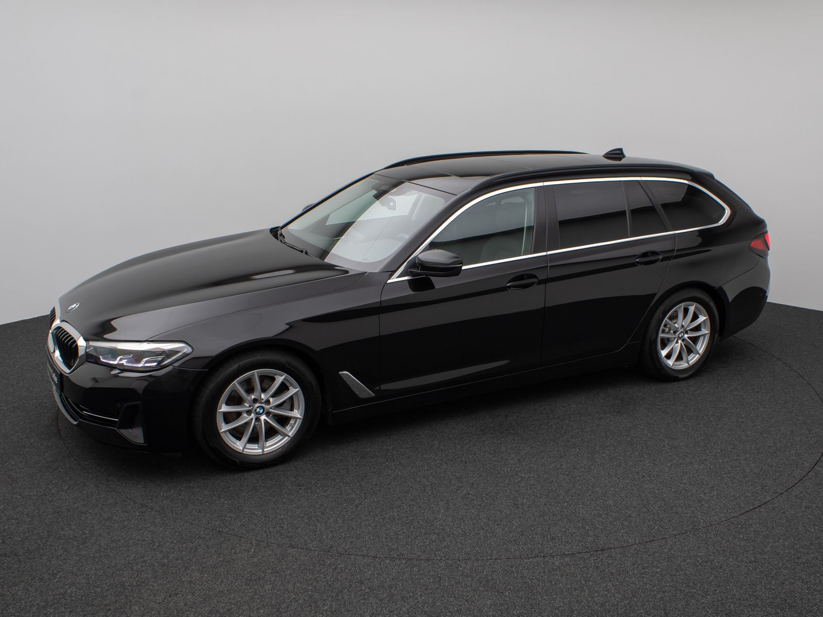 Fahrzeugabbildung BMW 520d Panorama Kamera DAB HiFi ACC Alarm M Sport