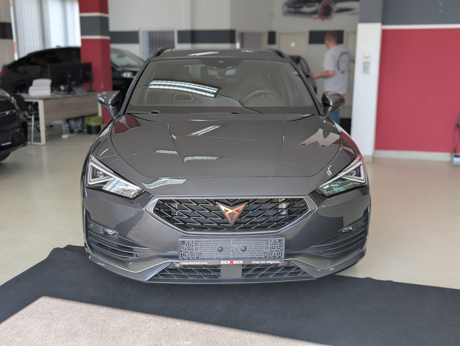 Fahrzeugabbildung CUPRA Leon VZ 4Drive ACC MATRIX-LED KAM PANO CARPLAY