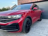 Volkswagen Touareg 3.0 V6 TDI 170kW 4MOT Tiptr. Eleganc... - rote Volkswagen Touareg