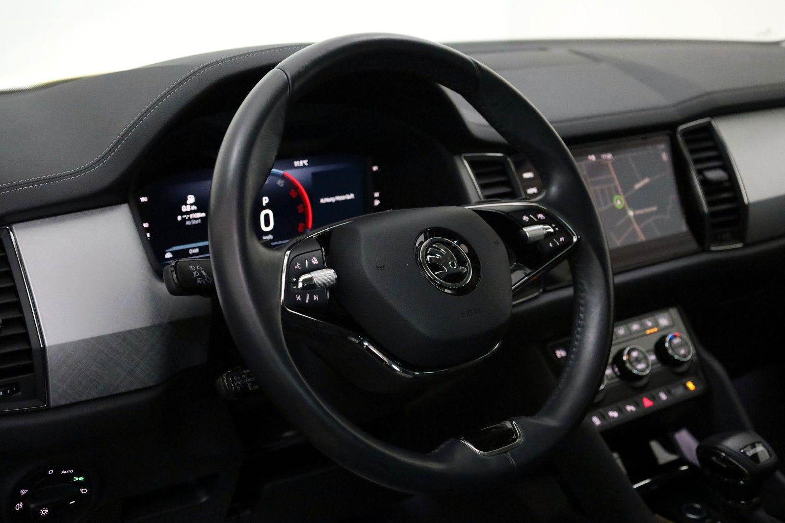 Fahrzeugabbildung SKODA Kodiaq Tour,Navi,LED,4xSH,Kamera,ACC, SR+WR