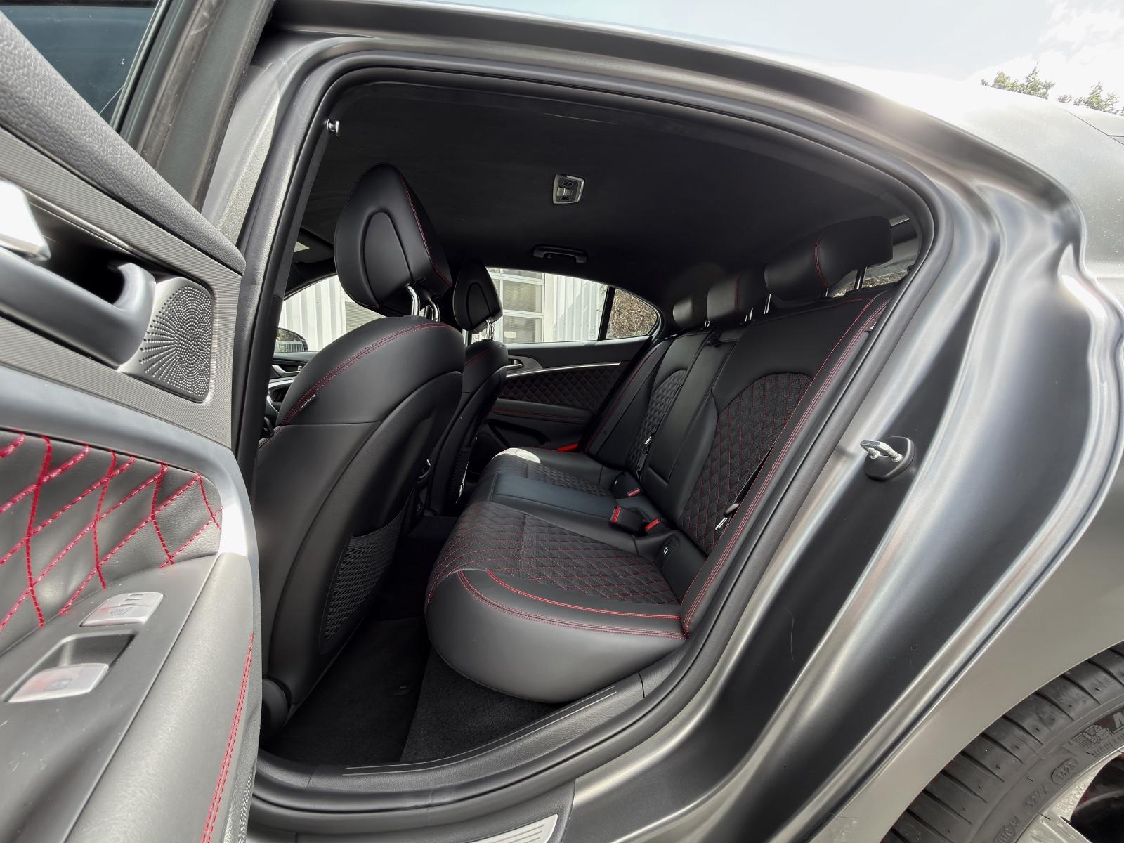 Genesis G70 Diesel 2.2 8AT RWD Sport Shooting Brake ...