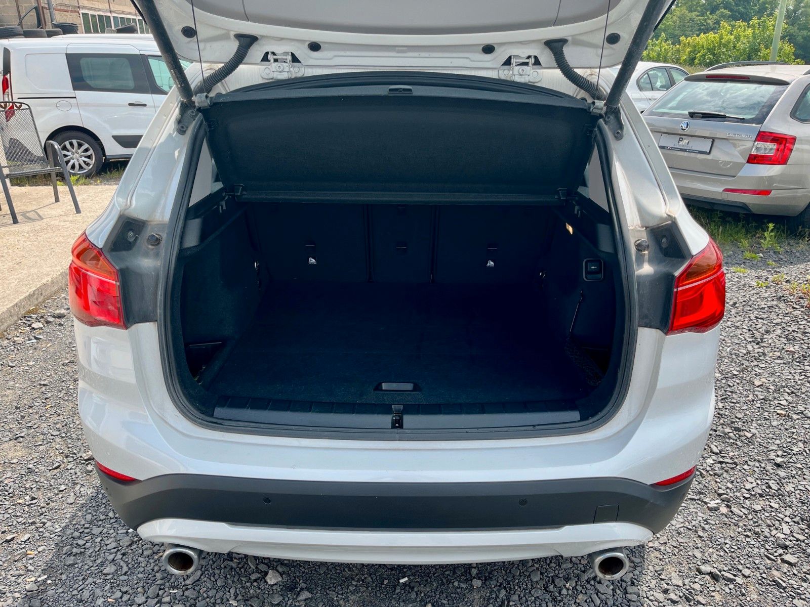 Fahrzeugabbildung BMW X1 sDrive18d Aut. Navi SPORTSITZE Alarm Kamera