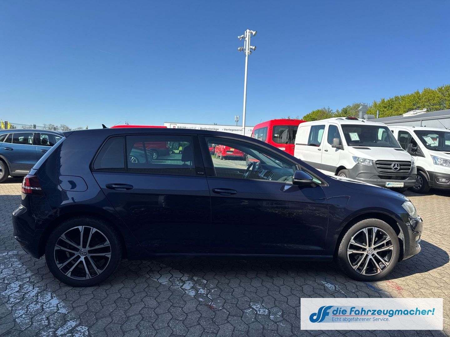 Fahrzeugabbildung Volkswagen Golf VII Allstar BMT Navi Bi-Xenon *EXPORT