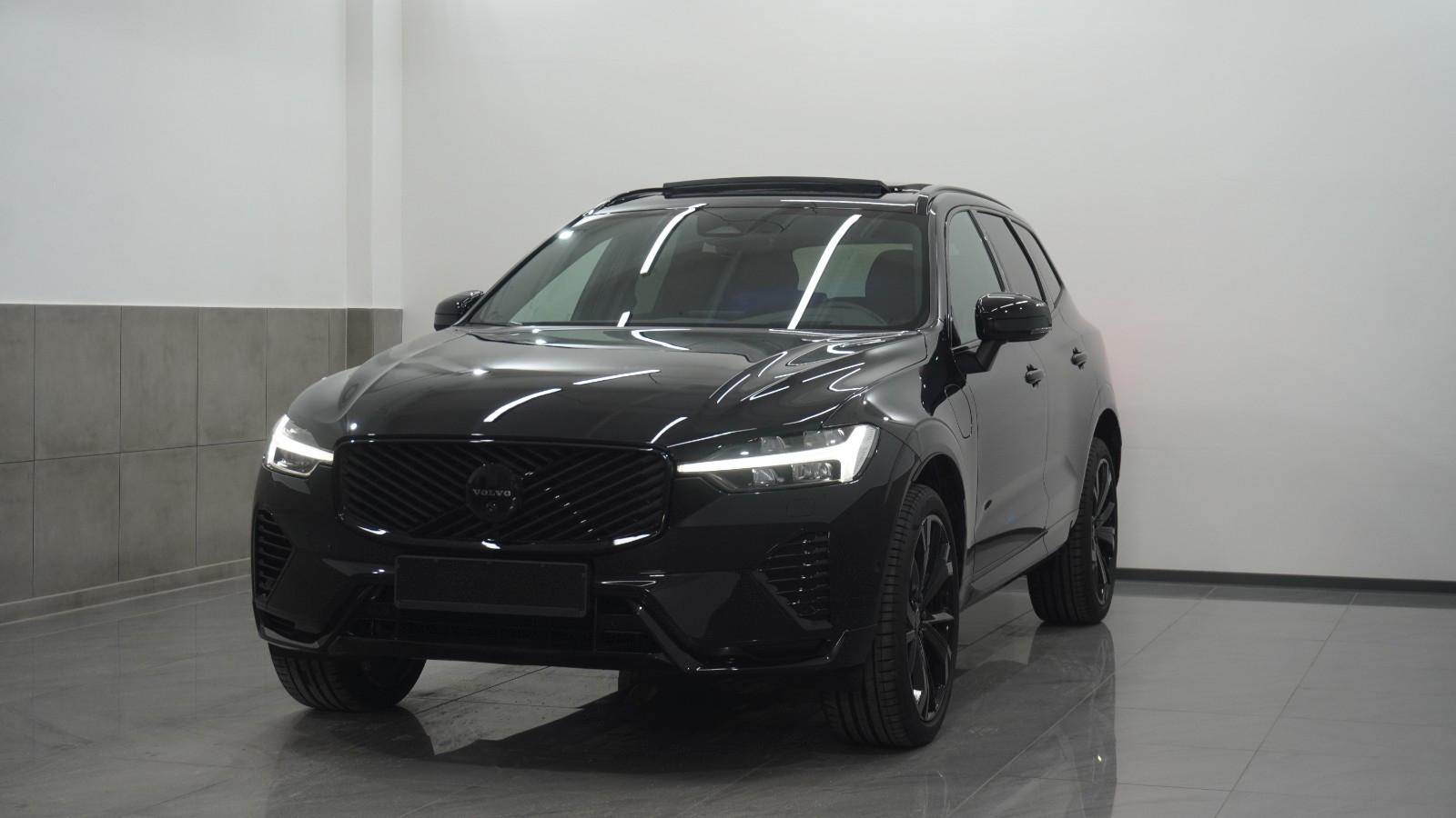 Volvo XC60 T6 Plus Black Edition Hyb. 360°/Pano/FourC