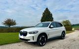 BMW iX3 Impressive Teilleder, Garantie bis 02.27 - weiße BMW iX3