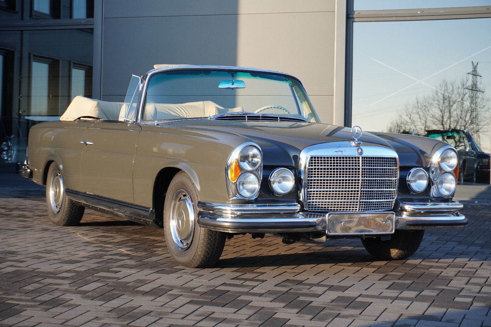 Fahrzeugabbildung Mercedes-Benz 280 SE 3,5 Cabriolet Conversion