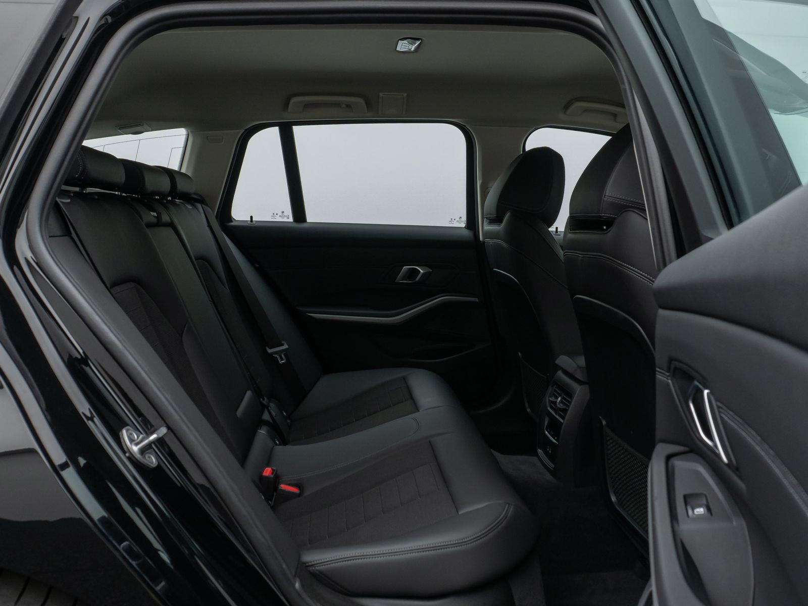 Fahrzeugabbildung BMW 320d DAB CockPitPr PDC AHK Stop&Go Komfort Sport
