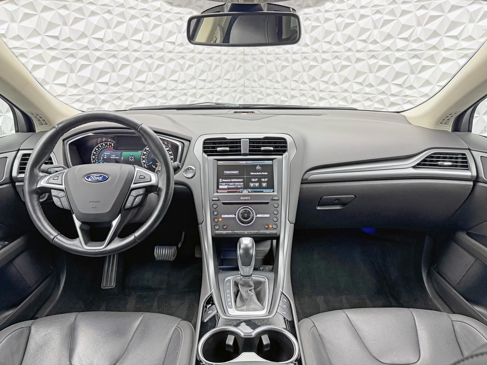 Fahrzeugabbildung Ford MONDEO TURNIER 2.0 ECOBOOST/TITANIUM/PANO/KEYLES