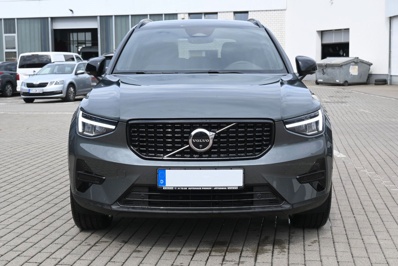 Fahrzeugabbildung Volvo XC40 B3 DKG Plus Dark*STDHZG*360°*H&K*ACC