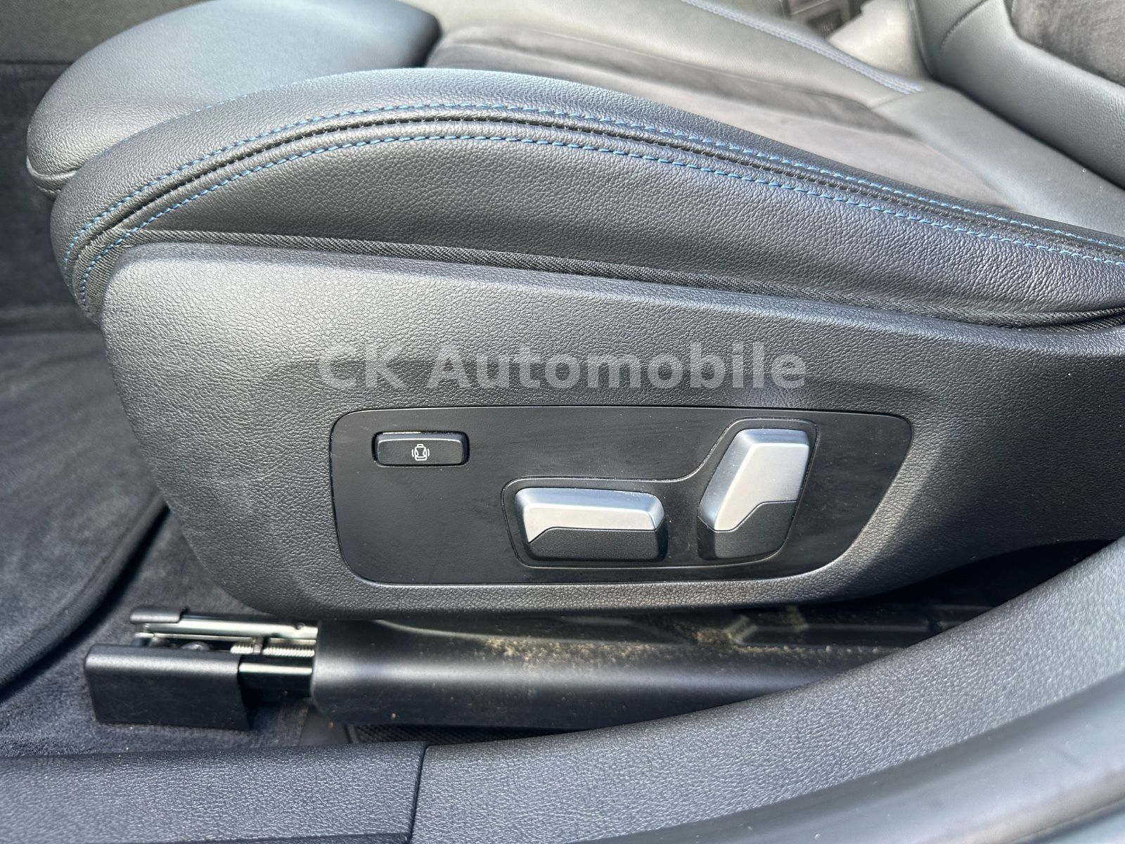 Fahrzeugabbildung BMW 330e Touring M-Sport/Navi/Head-Up/LED/Kam/AHK