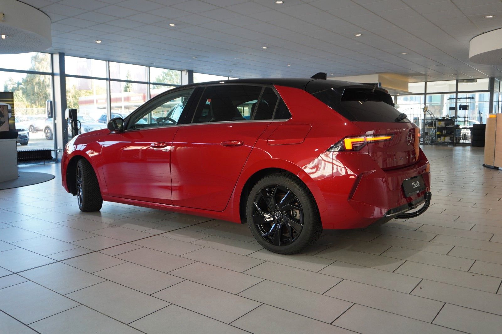 Fahrzeugabbildung Opel Astra L Lim. 1.6 HYBRID ELEGANCE NAVI/KAMERA/AHK