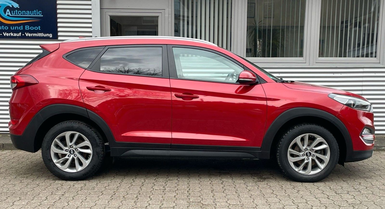 Fahrzeugabbildung Hyundai Tucson 1.7CRDi  KLIMAAUT NAVI SITZHZG CAM 2.Hd