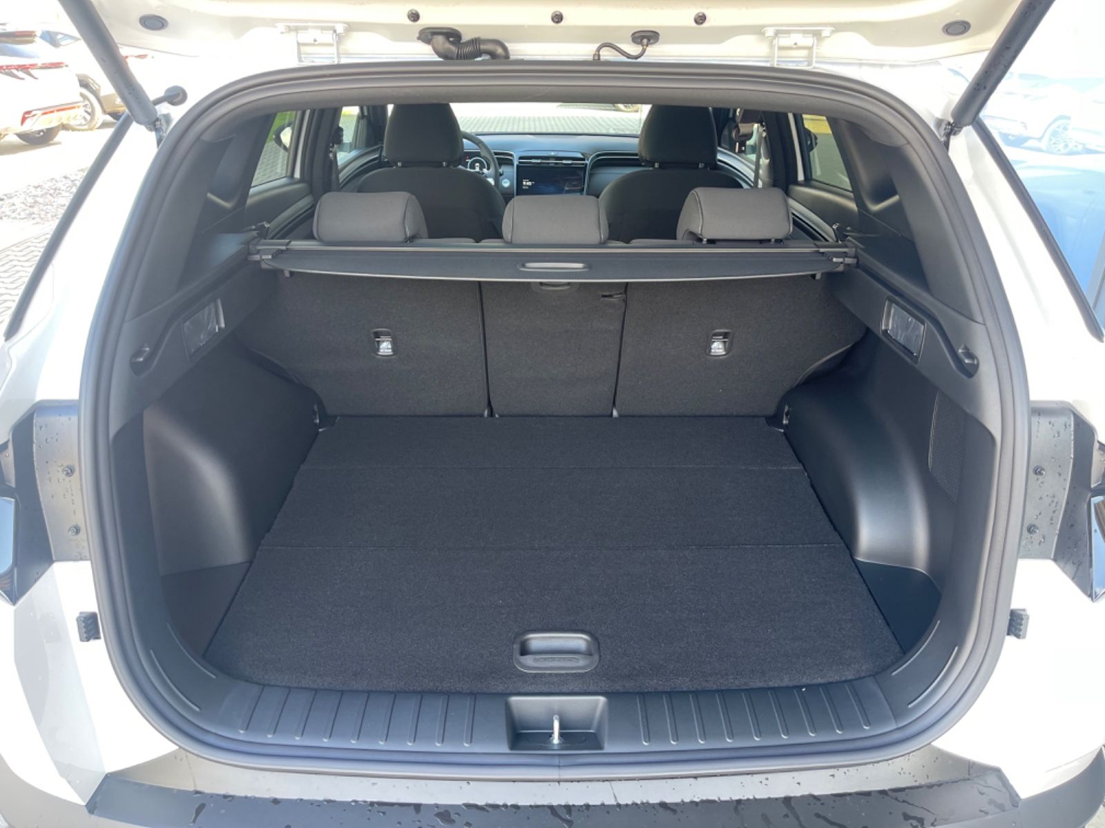 Fahrzeugabbildung Hyundai TUCSON 150PS DCT Blackline NAVI LED SD