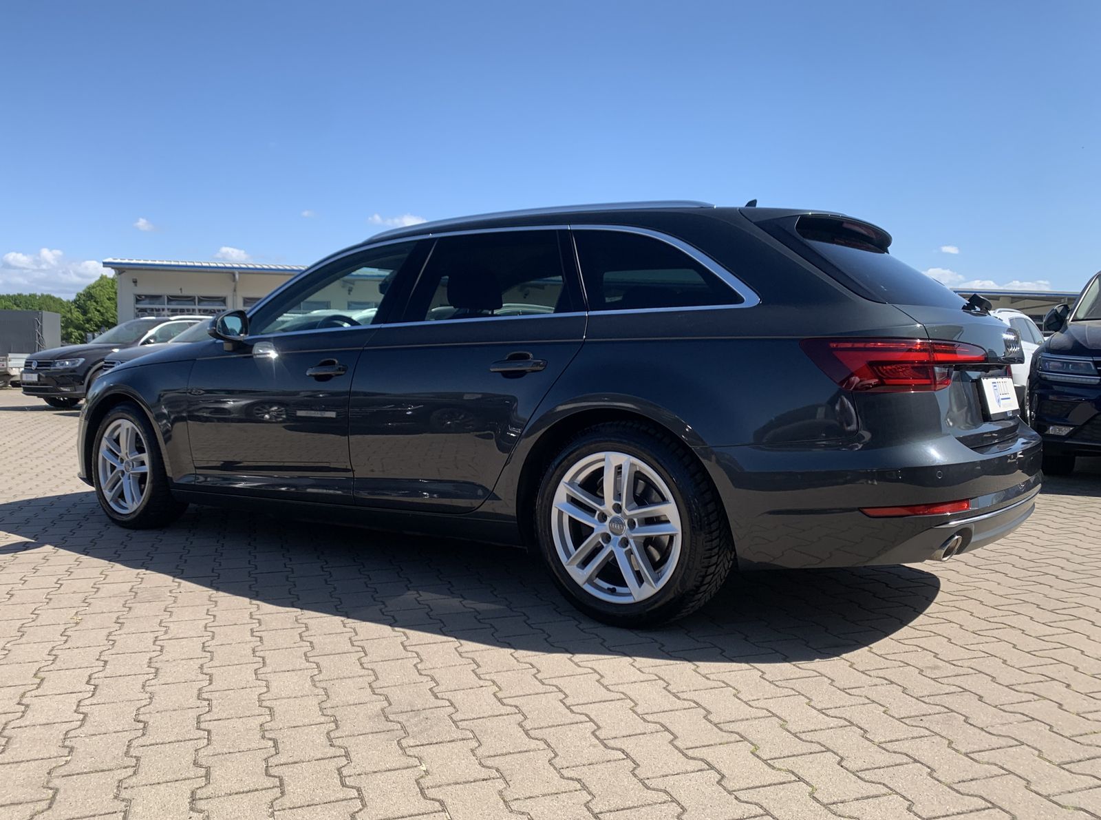 Fahrzeugabbildung Audi A4 2.0 TDI*Sport*Matrix*STHZ*Digital*Memory*Lane